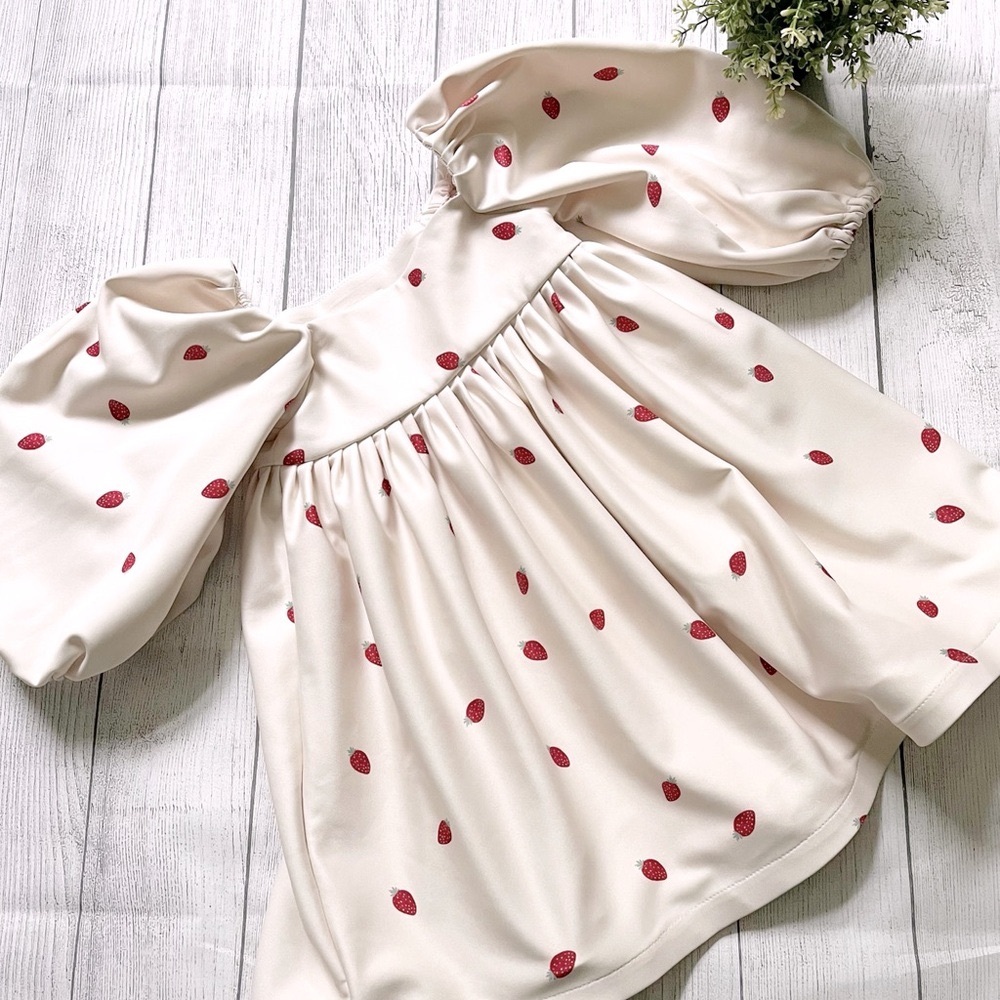Eugenia Fernandez cream puffy sleeve top w/strawberry print 8